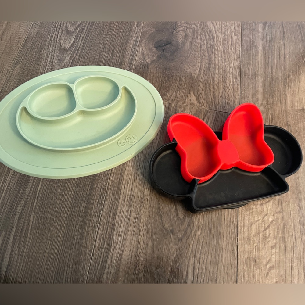 EZPZ silicone + Minnie Mouse Bumkins plate mat for babies Disney Teal green
